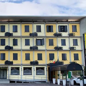 hotel-ristorante-tre-leoni.italymilanhotels.net/